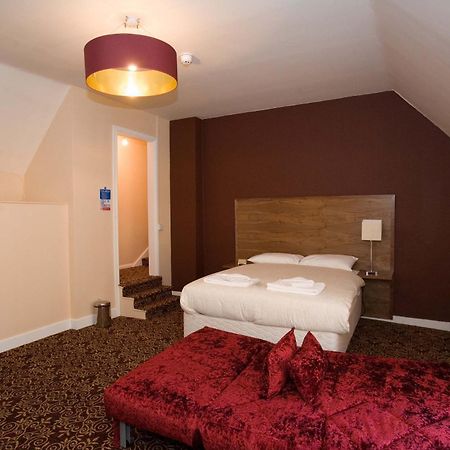 The Three Tuns Hotel Wetherspoon Thirsk Esterno foto