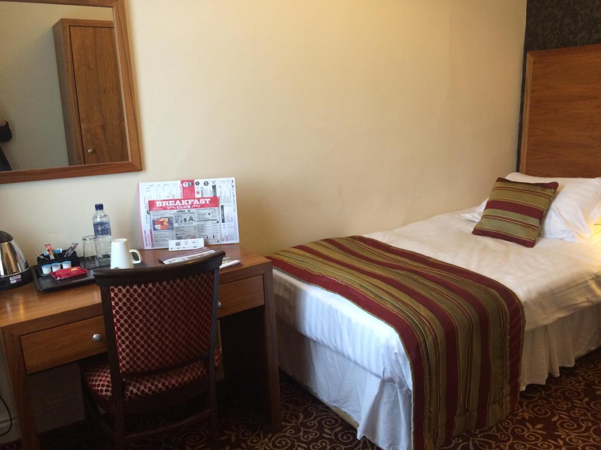 The Three Tuns Hotel Wetherspoon Thirsk Camera foto