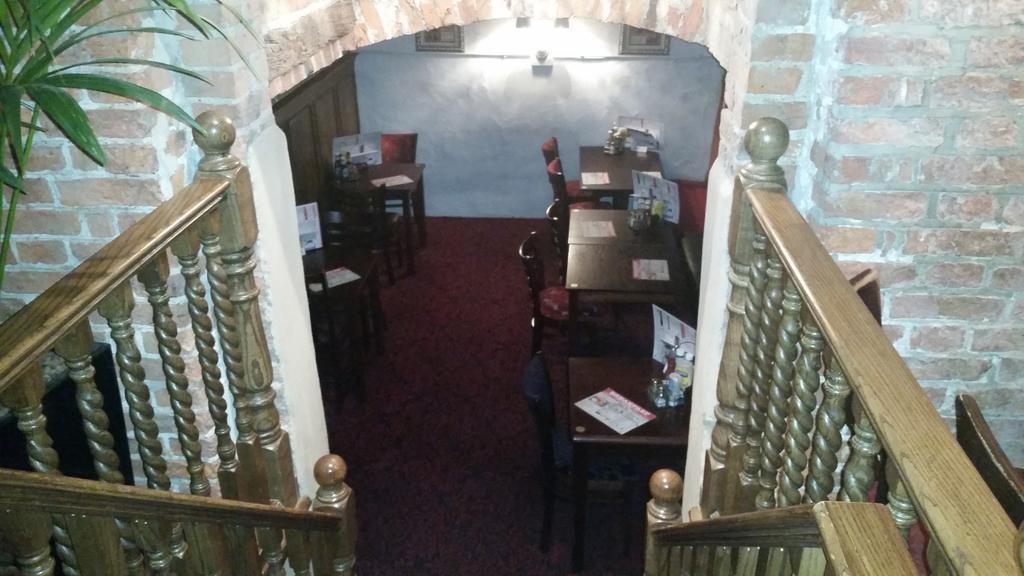 The Three Tuns Hotel Wetherspoon Thirsk Esterno foto
