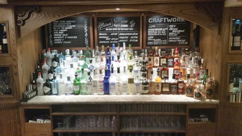 The Three Tuns Hotel Wetherspoon Thirsk Esterno foto