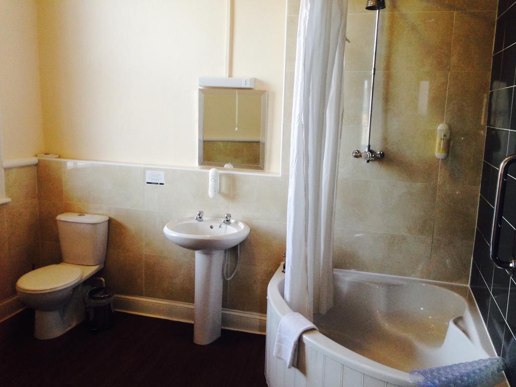 The Three Tuns Hotel Wetherspoon Thirsk Camera foto
