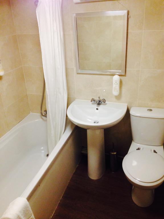 The Three Tuns Hotel Wetherspoon Thirsk Camera foto